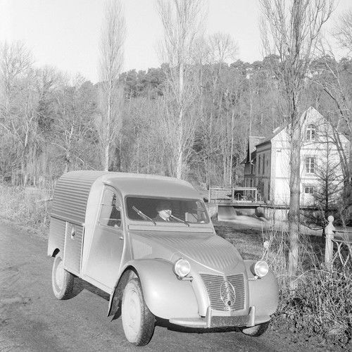 2 CV Fourgonnette 1950: 2 CV Fourgonnette. Bis 1978 werden mehr als 1,2 Millionen Exemplare gebaut Foto © Citroën