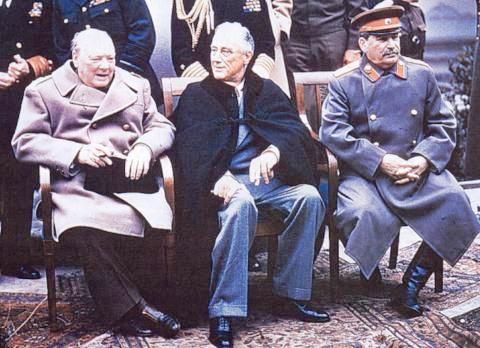 Jalta 11. Februar 1945: Ende der Jalta-Konferenz. Churchill, Roosevelt und Stalin unterzeichnen ein Dokument, das die Neuordnung Europas regelt. Deutschland wird in vier Besatzungszonen und Berlin in vier Sektoren aufgeteilt.