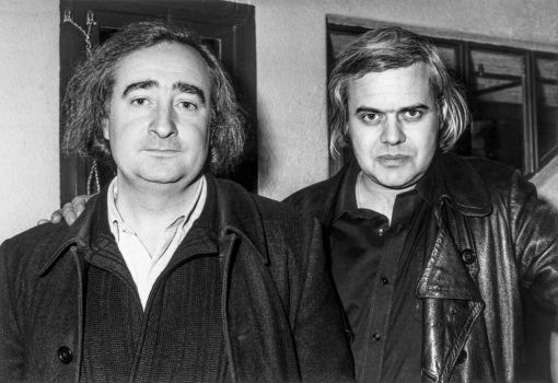Murer, Giger Fredi M. Murer, links und HR Giger stellen am 29. Oktober 1981 in Zürich ihre neuen Filme vor. Murer zeigt "A New Face of Debbie Harry by H.R. Giger" (1981) und Giger präsentiert "Giger's Alien" (1979). (Foto: Keystone/Str)