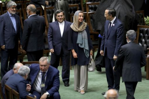 Federica Mogherini, die europäische „Aussenministerin“, während der zweiten Amtseinsetzung von Präsident Rouhani am 5. August 2017 in Teheran. (Foto: Keystone/AP/Ebrahim Noroozi)

