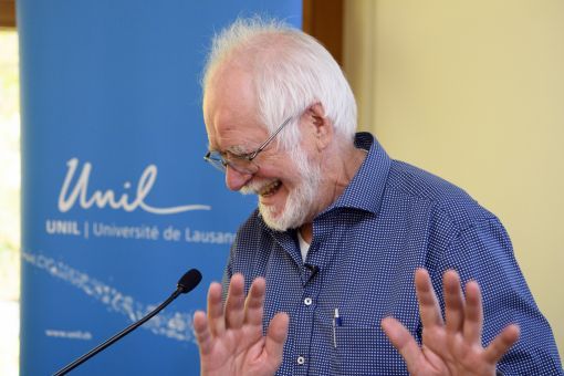 Jacques Dubochet Jacques Dubochet, Forscher an der Universität Lausanne, erhält zusammen mit Joachim Frank (Columbia University, New York) und Richard Henderson (MRC Laboratory of Molecular Biology, Cambridge GB) den Nobelpreis für Chemie 2017. Die drei werden ausgezeichnet für ihre Leistungen zur Entwicklung der Kryo-Elektronenmikroskopie. Der seit 2007 pensionierte Dubochet ist nach 2002 der erste Schweizer, der wieder einen Nobelpreis gewinnt. (Foto: Keystone, Jean-Christophe Bott)