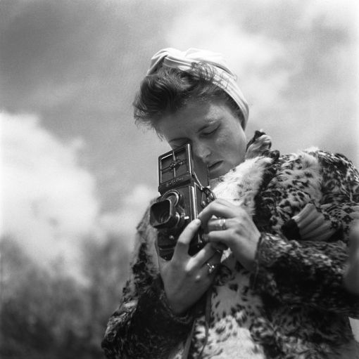 Anne-Marie Blanc Das Bild, das am 10. Juni 1941 aufgenommen wurde, zeigt sie während der Dreharbeiten des Films „Gilberte de Courgenay“. Anne-Marie Blanc, die zur Zeit der geistigen Landesverteidigung zur patriotischen Kultfigur stilisiert wurde, verkörpert in dem Film Gilberte Montavon. Diese bewirtete während des 1. Weltkrieges im „Hôtel de la Gare“ in Courgenay an der französischen Grenze Tausende Soldaten und wurde von ihnen besungen und verehrt. Das Lied „C’est la petite Gilberte …“ entstand 1917. (Foto: Keystone/Photopress-Archiv/MN)