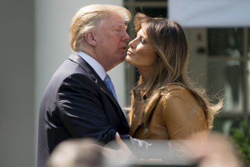 Trumps Präsident Trump kündigt das Atomabkommen mit Iran. Er nennt den Vertrag den „schlechtesten Deal der Welt“. Die Befürworter des Abkommens fürchten, dass die Kündigung die Kriegsgefahr im Nahen Osten erhöht. Das Atomabkommen mit Iran ist eine der wichtigen Errungenschaften der Obama-Zeit. (Foto: KeystoneAP/Andres Harnik)