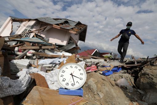 Sulawesi Der Erdstoss der Stärke 7,4 und ein darauffolgender Tsunami verwüsten auf der indonesischen Insel Sulawesi die Küstenstadt Palu und zahlreiche Dörfer. Die Katastrophe fordert mindestens 2'100 Tote. (Foto: Keystone/EPA/EFE/Hotli Simanjunta)