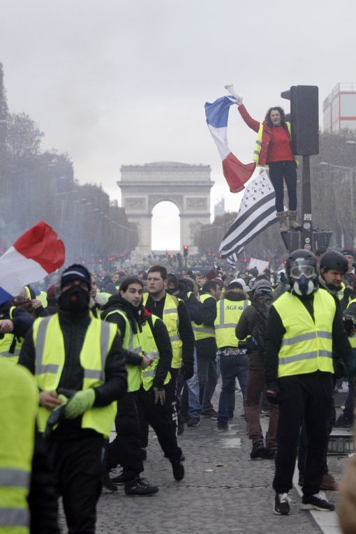 Champs-Élysées Die Champs-Élysées am Samstagvormittag. (Foto: Keystone/AP/Kamil Zihnioglu)