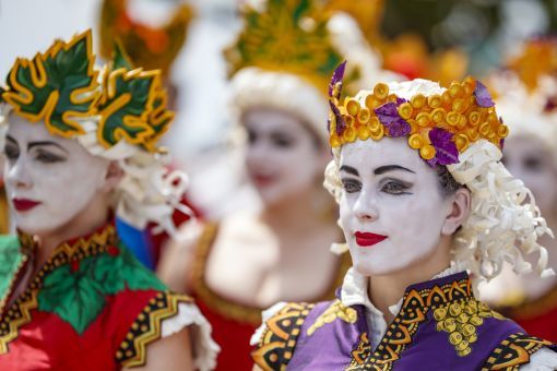 Fête des Vignerons In Vevey beginnt eines der grössten und farbenprächtigsten Volksfeste der Schweiz. Eine Million Besucher und Besucherinnen strömen an den Genfersee. Das Winzerfest, die „Fête des Vignerons“, findet nur alle 20 bis 25 Jahre statt: einmal pro Generation. (Foto: Keystone/Valentin Flauraud)
