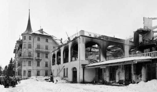 Rigi Kaltbad 9. Februar 1961: Elf Menschen sterben beim Grossbrand des über hundertjährigen Hotels Rigi Kaltbad. Das Feuer bricht um 03.15 Uhr aus. Im Hotel befinden sich 180 Gäste und 60 Angestellte. Mit dem Brand des Grand-Hotels verschwindet auf der Rigi der letzte Hotelpalast nach Rigi Kulm, Rigi Scheidegg und Rigi First. Zehn Monate nach dem Brand wird ein Hotelangestellter als Brandstifter festgenommen. Er hatte im Putzraum des Hotels Matratzen angezündet. (Foto: Keystone/Photopress-Archiv)
