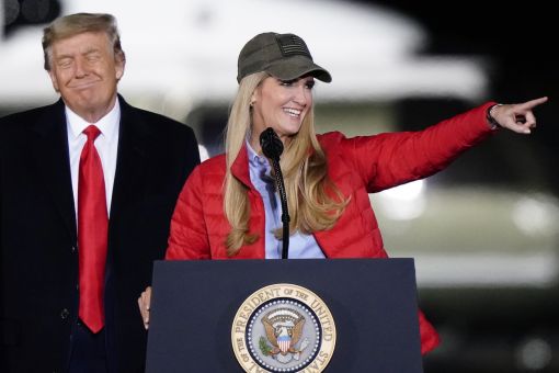 Trump, Loeffler Abgewählt: Kelly Loeffler umschmeichelte Trump. So gewinnt man keine Wahlen mehr. (Foto: Keystone/AP/Brynn Anderson) )