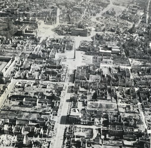 Darmstadt Um 23.55 Uhr bombardieren 234 Kampfflugzeuge der Royal Air Force 25 Minuten lang die Stadt mit Spreng- und Brandbomben. In dem Feuersturm sterben 11'000 Menschen, 65'000 werden obdachlos. (Foto: PD)