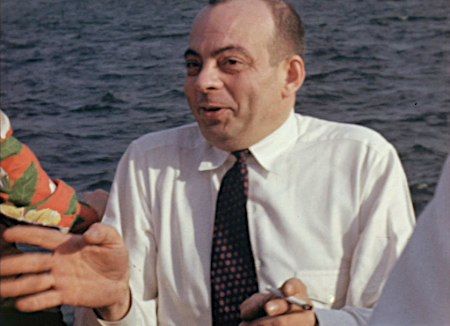 31. Juli 1944: Antoine de Saint-Exupéry, Autor von „Le petit prince“, stürzt bei einem Aufklärungsflug östlich der Île de Riou, südlich von Marseille, ins Meer und bleibt verschollen. Noch ist nicht restlos geklärt, ob der Absturz Folge eines Abschusses oder einer technischen Panne war. Nicht ausgeschlossen ist auch ein Selbstmord des depressiven Piloten. „Le Petit Prince“ gehört mit 70 Millionen Verkäufen zu den meistverkauften Büchern der Welt. (Foto: Antoine de Saint-Exupéry im Mai 1942 in Montreal, Kanada, PD)