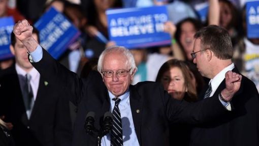 Bernie Sanders 1. März: Super Tuesday: Bernie Sanders, der sich als demokratischer Sozialist bezeichnet, macht Hillary Clinton das Leben schwer. Er gewinnt am Super-Dienstag in den Bundesstaaten Colorado, Vermont, Minnesota und Oklahoma. Vor allem bei Jungen und Linken ist der 75-Jährige beliebt. Er wird im Laufe der Primaries insgesamt 13 Millionen Stimmen auf sich vereinen.