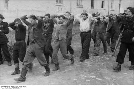 Festgenommene Mitglieder der Résistance Festnahme von Mitgliedern der Résistance (Deutsches Bundesarchiv, Propagandakompanien der Wehrmacht, Bild: 101I-720-0318-24, Fotograf: Koll, Mitte Juni 1944)