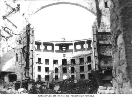 Semper-Oper, Dresden Die Semper-Oper: Bild: Deutsches Bundesarchiv 183-1985-0117-031, Fotograf: J. Zimmermann
