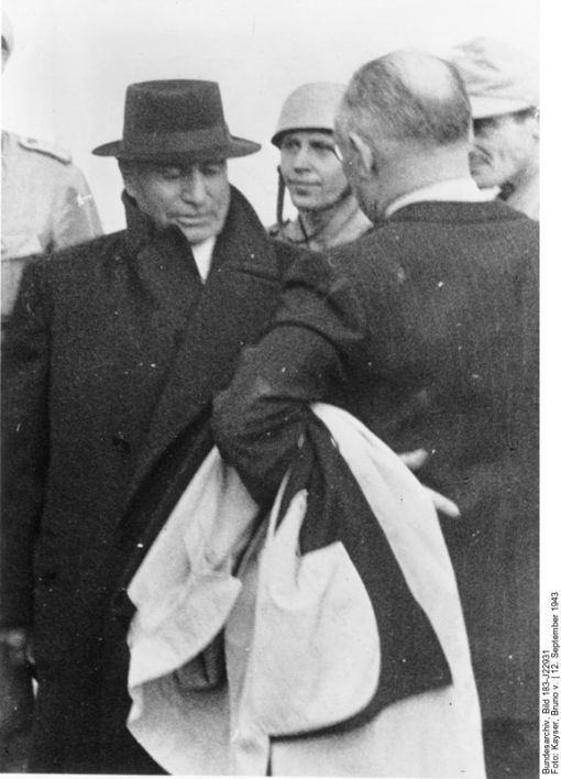 Grand Sasso, Mussolini Bild: Deutsches Bundesarchiv, Fotograf: Bruno Kayser, Bild Nr. 183-J22931, aufgenommen am 12. September 1943