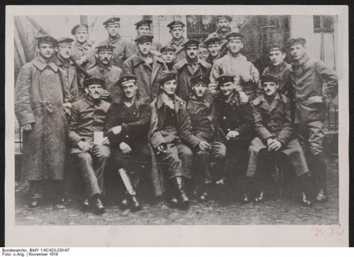 Matrosen, Halle Angehörige der Matrosenkompanie des Sicherheitsregiments in Halle, November 1918 (Foto: Deutsches Bundesarchiv, Bild Y 1-6C423-230-67)