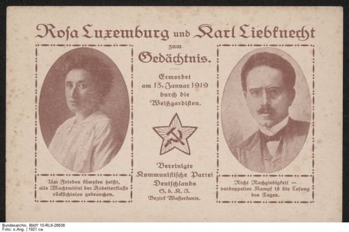 Rosa Luxemburg, Karl Liebknecht Gedenkpostkarte der Kommunistischen Partei Deutschlands zum Jahrestag der Ermordung von Karl Liebknecht und Rosa Luxemburg aus dem Jahr 1921. (Foto: Deutsches Bundesarchiv, Bild Y 10-RL6-26636)