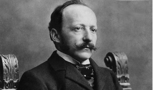 César Ritz Ritz, Schweizer Hotelier, Gründer der Ritz-Hotels, stirbt in Küssnacht am Rigi. Der Prince of Wales, der spätere britische König Edward VII., bezeichnete ihn als „König der Hoteliers und Hotelier der Könige“. Ritz wurde am 23. Februar 1850 in Niederwald im Goms (VS) geboren. In London baute er das Carlton und das Savoy auf, in Rom das Grand-Hotel, in Frankfurt den Frankfurter Hof, in Salsomaggiore Terme das Grand Hôtel des Thermes. 1898 baute er an der Place Vendôme in Paris ein Luxushotel, dem er seinen Namen gab. Später eröffnete er mehrere andere Ritz-Hotels, unter anderem in London und Madrid. Die Lehre hatte er im Hotel Couronne et Poste in Brig gemacht. Sein Lehrmeister sagte: „Aus dir wird nie etwas in der Hotellerie. Dafür braucht es eine gewisse Begabung und ein besonderes Flair. Die gehen dir vollkommen ab.“