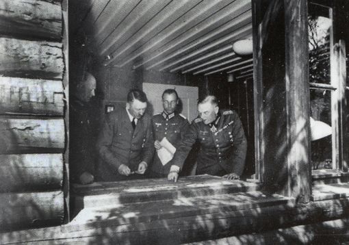 Felsennest Hitler (links) im Felsennetz (Fotoagentur Sepp Spiegl)