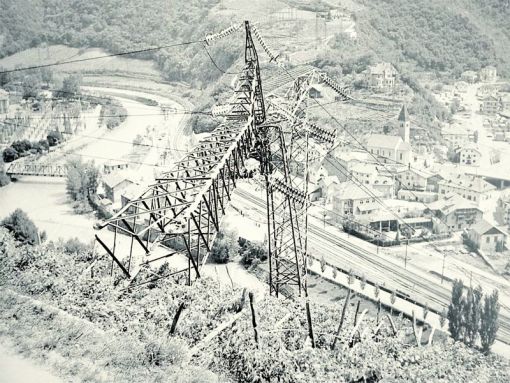 Südtirol 11. Juni 1961: „Feuernacht“ in Südtirol. In der Nacht vom 11. auf den 12. Juni werden in Südtirol 37 Strommasten gesprengt. Die Anschläge gehen auf das Konto des „Befreiungsausschusses Südtirol“, einer separatistischen Untergrundbewegung, die für eine Loslösung Südtirols von Italien kämpft. (Bild: Youtube)