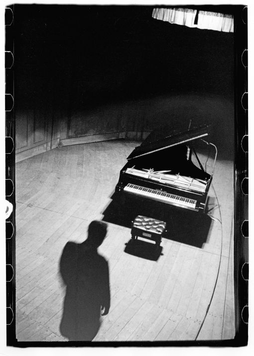 Friedrich Gulda 1949 Friedrich Gulda bei seinem Konzert im Teatro Colón, Buenos Aires, 1949
Lisl Steiner, © Österreichische Nationalbibliothek Bildarchiv / Edition Lammerhuber