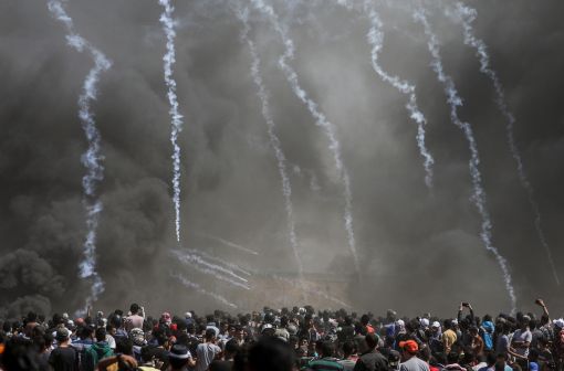Gaza Israel beantwortet die Ausschreitungen mit Tränengas-Petarden (Foto: Keystone/AP)