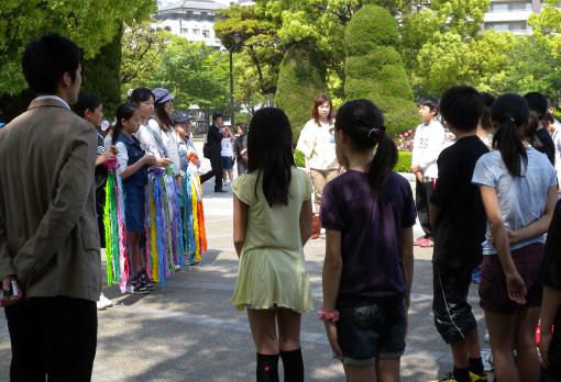 Fukushima/Hiroshima Les enfants des écoles vont se recueillir sur le site de l'attaque nucléaire de Hiroshima.