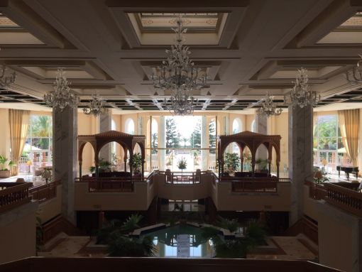 Leere Hotelhallen. Das Hotel Hasdrubal in Hammamet