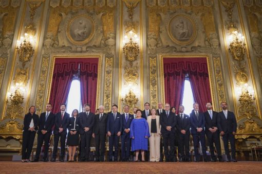 Italien, Regierung Die neue italienische Regierung steht. Der Koalitionsmannschaft gehören zehn Mitglieder der Cinque Stelle, neun der Sozialdemokraten und eine der linksstehenden Partei „Leu“ (Liberi e Uguali) an. Dazu kommt eine Fachfrau, Luciana Lamborgese, die das wichtige Innenministerium übernimmt. Wirtschafts- und Finanzminister wird der Sozialdemokrat Roberto Gualtieri. (Foto: Keystone/AP/Andrew Medichini)