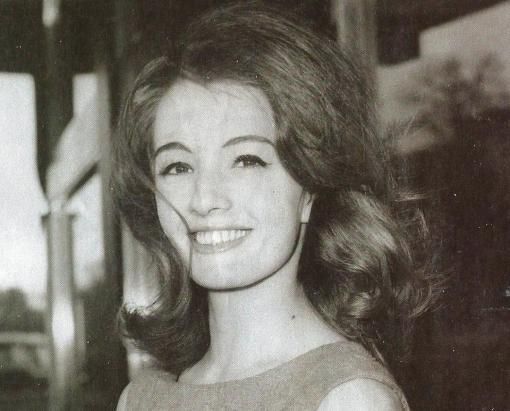 Christine Keeler Keeler terhält eine Affäre mit dem britischen Kriegsminister John Profumo und gleichzeitig eine Beziehung zum sowjetischen Marineattaché und GRU-Agenten Jewgenij Iwanow. Profumo tritt zurück. Später stürzt auch Premierminister Harold Macmillan über die Affäre. Das Bild zeigt Keeler im Juni 1963 während des Ward-Prozesses. Sie stirbt am 4. Dezember 2017. (Foto: Keystone/AP)