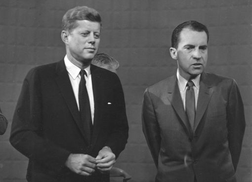 Kennedy, Nixon Die Fernsehzuschauer sehen Kennedy als Sieger, die Radiohörer sprechen sich mehrheitlich für Nixon aus. (Foto: Keystone/AP)