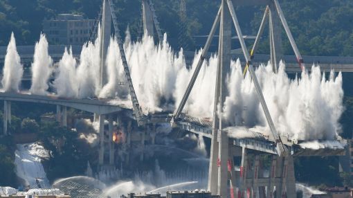 Morandi, Sprengung Am 28. Juni 2019 werden die Reste der Morandi-Brücke gesprengt.
