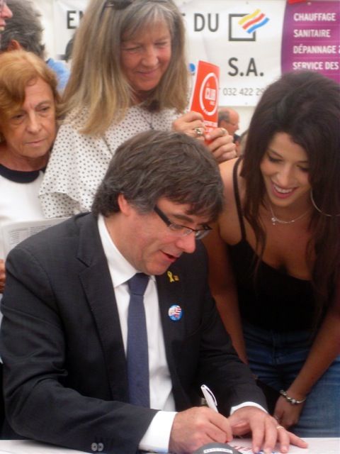 Carles Puigdemont Der katalanische Separatistenführer Carles Puigdemont bei einem Besuch in Delsberg: Puigdemont war im März aufgrund eines von Spanien initiierten internationalen Haftbefehls in Deutschland festgesetzt worden. Ein deutsches Gericht entschied darauf, dass er nicht wegen aller spanischer Anklagepunkte an Spanien ausgeliefert werden könne. Spanien hob darauf den Haftbefehl auf. Puigdemont lebt zurzeit vorwiegend in Belgien, reist aber immer wieder in andere Länder. (Foto: Laura Weidacher/Journal21)