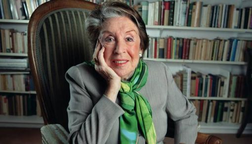 Maria Becker Die in Berlin gebjorene spätere deutsch-schweizerische Schauspielerin erhält als 18-Jährige am Zürcher Schauspielhaus ein Engagement. Bis 1965 ist sie an der Zürcher Bühne tätig und spielt alle klassischen Rollen, von der Penthesilea bis zur modernen Komödie, von Sophokles, Hebbel, Kleist, Goethe, Schiller, Shakespeare, Ibsen, Hauptmann, Strindberg, Wilder, Brecht, Williams, Giraudoux, O’Neill, Dürrenmatt bis Bernanos und Cocteau. Unter anderem tritt sie in den Uraufführungen von Jean-Paul Sartres „Die Fliegen“ auf, ebenso in Edward Albees „Wer hat Angst vor Virginia Woolf ?“, ferner in „Der Gute Mensch von Sezuan“ von Brecht und in „Der Blinde“ von Dürrenmatt. Auch im Fernsehen ist sie zu sehen, unter anderem in den Serien „Derrick“ und „Der Alte“. Zusammen mit ihrem Mann Robert Freitag und Will Quadflieg gründet sie eine Schauspieltruppe mit der sie weit über den deutschsprachigen Raum hinaus bekannt wird. Das Bild wurde am 12. September 2005 aufgenommen. Sie stirbt am 5. September 2012. (Foto: Keystone/Gaëtan Bally)