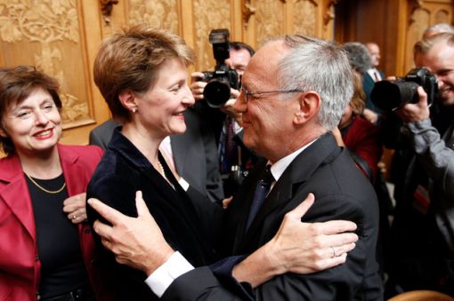 Sommaruga, Schneider-Ammann 2010: Die Sozialdemokratin Simonetta Sommaruga und der Freisinnige Johann Schneider-Ammann werden in den Bundesrat gewählt. Sommaruga wird im vierten Wahlgang mit 159 Stimmen gewählt, Schneider-Ammann im fünften Wahlgang mit 144 Stimmen. (Foto: Keystone)