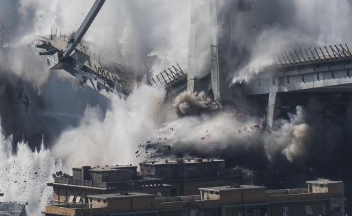 Morandi Im November wird bekannt, dass namhafte Experten schon 2014 ernsthaft vor einem Einsturz der Brücke gewarnt hatten. Die Warnungen wurden missachtet. Die Berichte der Experten verschwanden und wurden auf den Computern auf unerklärliche Weise gelöscht. Die Justizbehörden haben eine Untersuchung eingeleitet. (Foto: Keystone/EPA/Ansa/Luca Zennaro)