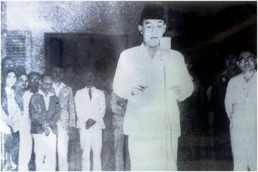 Sukarno Sukarno verliest die Unabhängigkeitserklärung