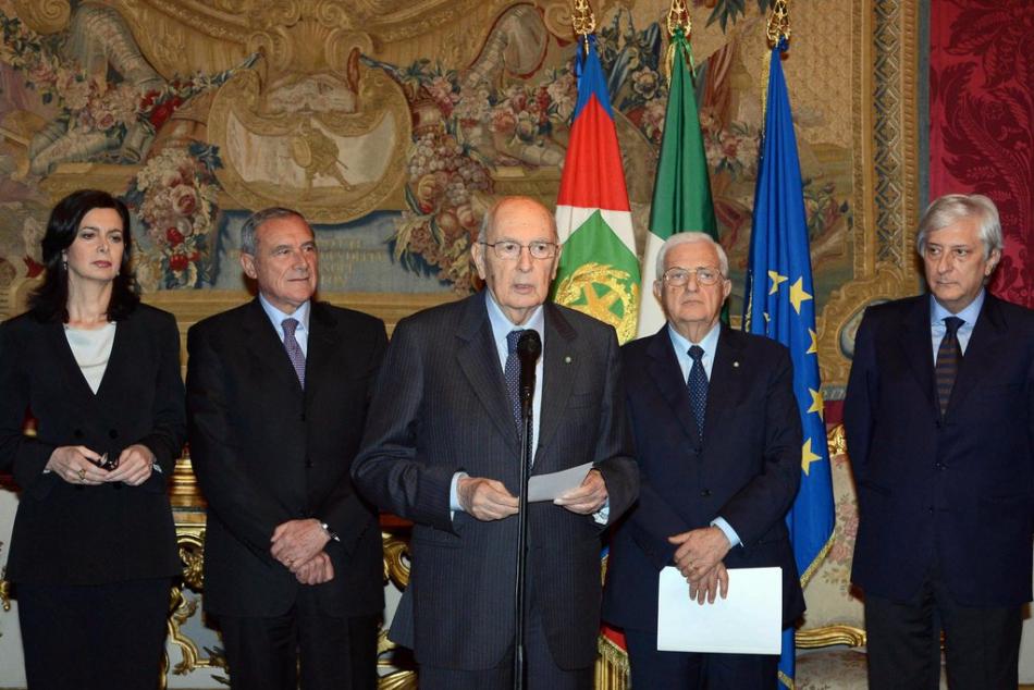 20. April 2013: Giorgio Napolitano richtet sich nach seiner Wiederwahl an die Öffentlichkeit. Links Laura Boldrini, Präsidentin der Abgeordnetenkammer, halblinks Piere Grasso, Präsident des Senats. (Bild: Keystone)