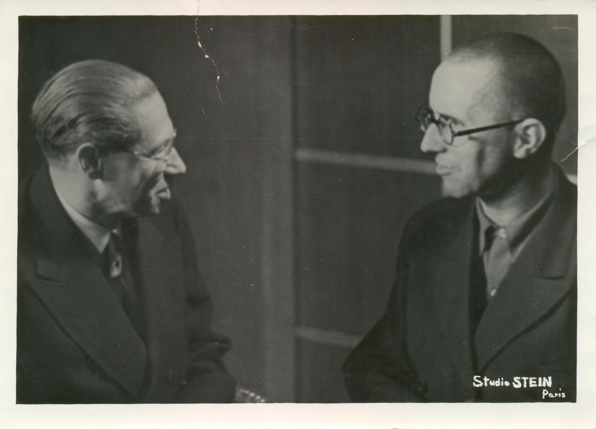 Lion Feuchtwanger und Bertolt Brecht auf dem Internationalen Schriftstellerkongress zur Verteidigung der Kultur Paris, Juni 1935 © Berlin, Akademie der Künste, Bertolt-Brecht-Archiv/Stanfordville, NY, Fred Stein Archive