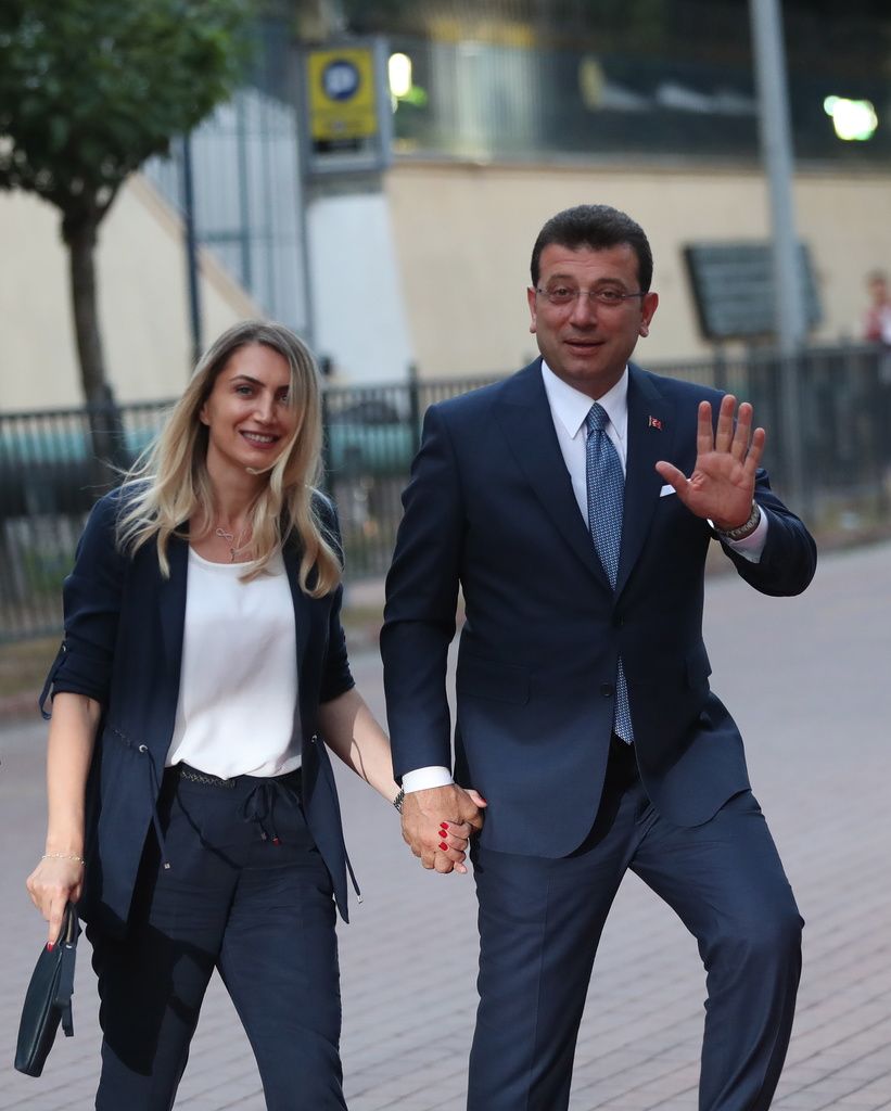 Ekrem İmamoğlu, der Hoffnungsträger der Opposition, mit seiner Frau Dilek, am 16. Juni in Istanbul (Foto: Keystone/EPA/Erdem Sahin)