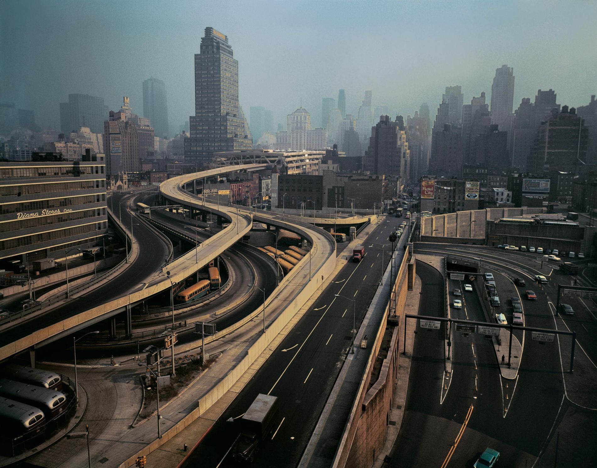 © Estate Evelyn Hofer, Arteries, New York, 1964, courtesy Galerie m Bochum, Germany