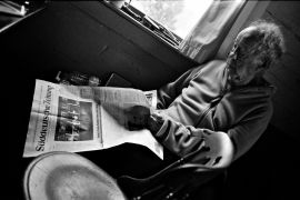 Andruck Robert Frank prüft den Andruck der "Süddeutschen Zeitung", Mabou/Kanada, September 2014. Photo © Gerhard Steidl