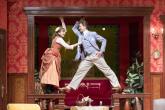 Nellie Thalbach und Ronny Miersch in "Der Raub der Sabinerinnen".