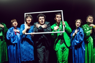 So schön kann Fernsehen sein. (von li.: Nellie Thalbach, Alexandra Broneske, Nathanael Serreau, Florian Rast, Anna Thalbach, Marek Helsner)