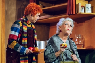Nachtisch bei Hases. (Katharina Thalbach, Johanna Schall)