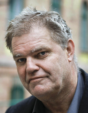 Wilhelm Droste, geboren 1953, deutscher Schriftsteller. Er ist Herausgeber der Zeitschrift "Drei Raben" in Budapest.

Wilhelm Droste, born 1953, German writer. He iis editor-in-chief of the review "Drei Raben" in Budapest.