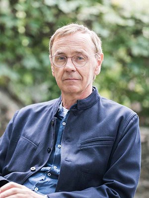 Walter Grond, geboren 1957, österreichischer Romancier und Essayist. Er ist Künstlerischer Leiter von ELiT Literaturhaus Europa.

Walter Grond, born 1957, Austrian novelist. He is artistic director of ELit Literaturehouse Europe.