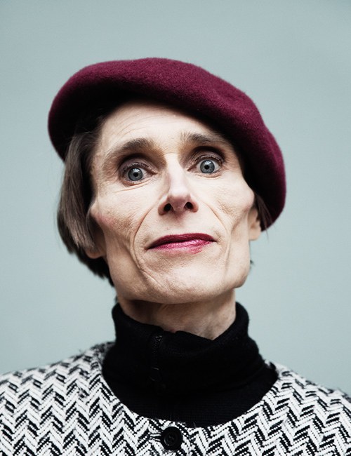Madame Nielsen, geb. 1963, ist eine dänische Autorin, Sängerin und experimentelle Künstlerin. Ihre Romane wurden mit zahlreichen Preisen ausgezeichnet.

»Manchmal ist es so, dass man ein Buch am Schluss zuklappt und sich dann wünscht, die Autorin wäre eine gute Freundin und man könne sie anrufen, wann immer man sich traurig fühlt. Das passiert einem ja nicht allzu oft. Bei Karen Blixen und Marguerite Duras und Virginia Woolf ist es so. Und bei Madame Nielsen.«
CHRISTIAN KRACHT