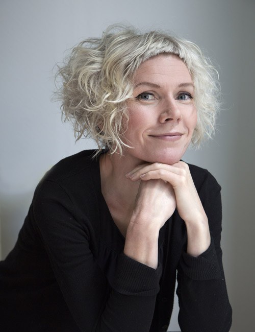 geb. 1969, ist eine norwegische Autorin und gilt als Meisterin des Minimalismus. Sie hat eine große Leserschaft und wurde mit vielen Literaturpreisen ausgezeichnet. Ihr Roman Liebe wurde bislang in elf Sprachen übersetzt.
„Hanne Ørstavik besitzt eine fast schon unheimliche Begabung dafür, Worte für Gedanken- und Gefühlsfetzen zu finden - sie ist die interessanteste Autorin Norwegens.“ 
Dagens Næringsli

