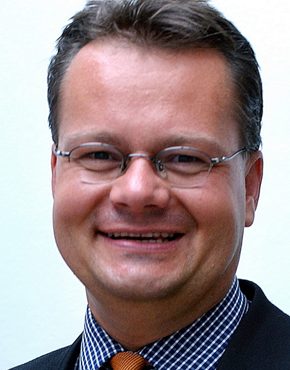 Dirk Rumberg, geboren 1963, Deutscher Unternehmensberater (Medienbranche) und Literaturagent. Er ist Geschäftsführer der Ultreya GmbH.

Dirk Rumberg, born 1963, German management consultant and literary agent. He is general manager of Ultreya GmbH.