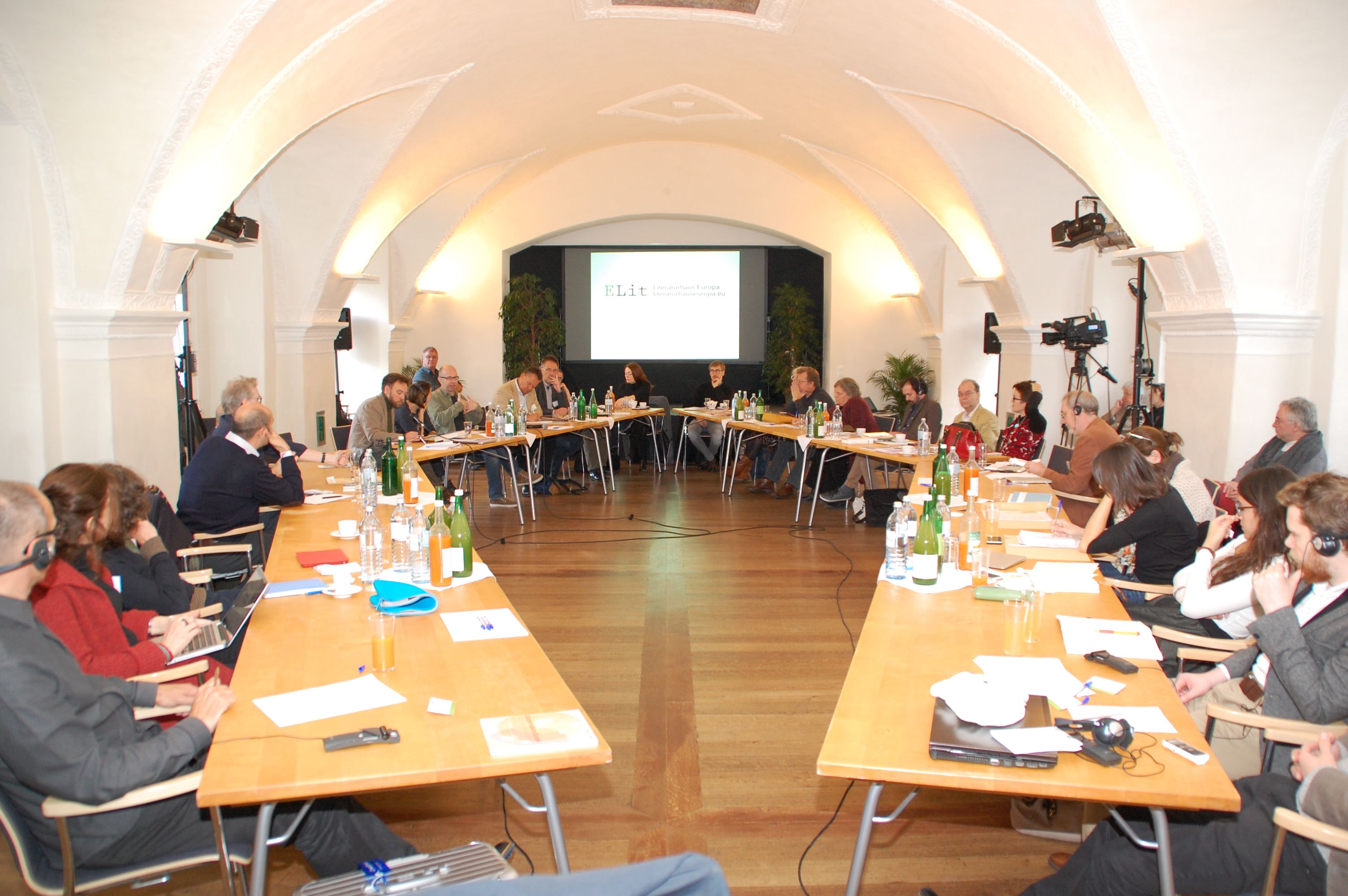 Round Table